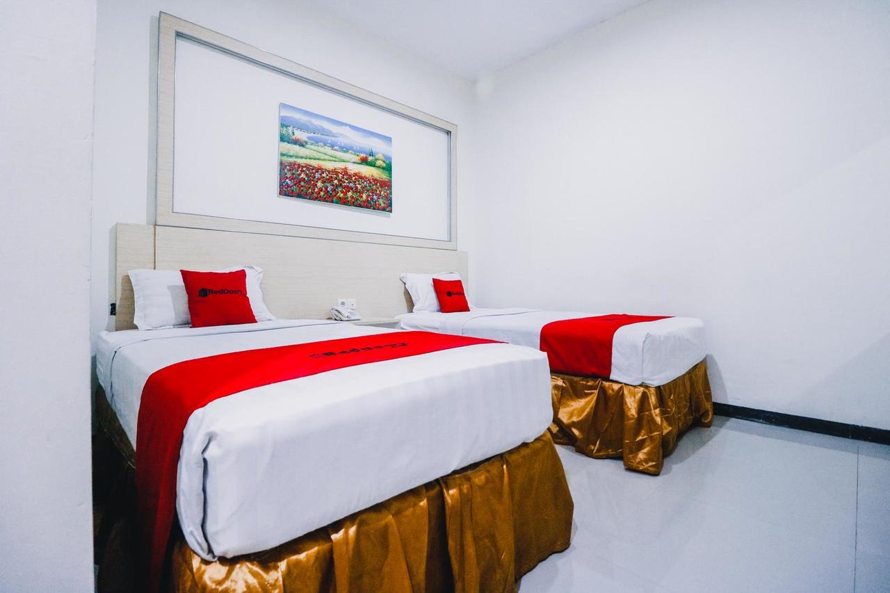 Reddoorz Plus Near Sultan Hasanuddin Airport Hotel Makassar Buitenkant foto