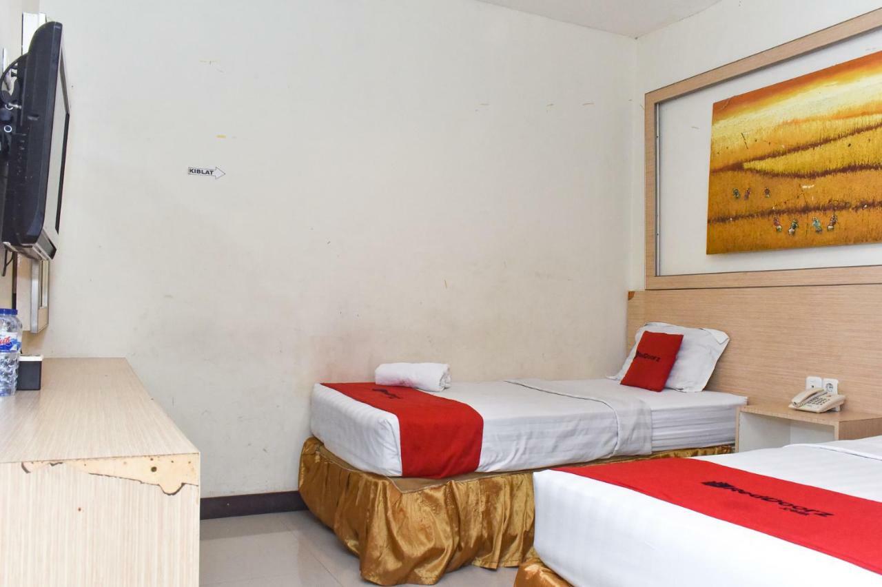 Reddoorz Plus Near Sultan Hasanuddin Airport Hotel Makassar Buitenkant foto