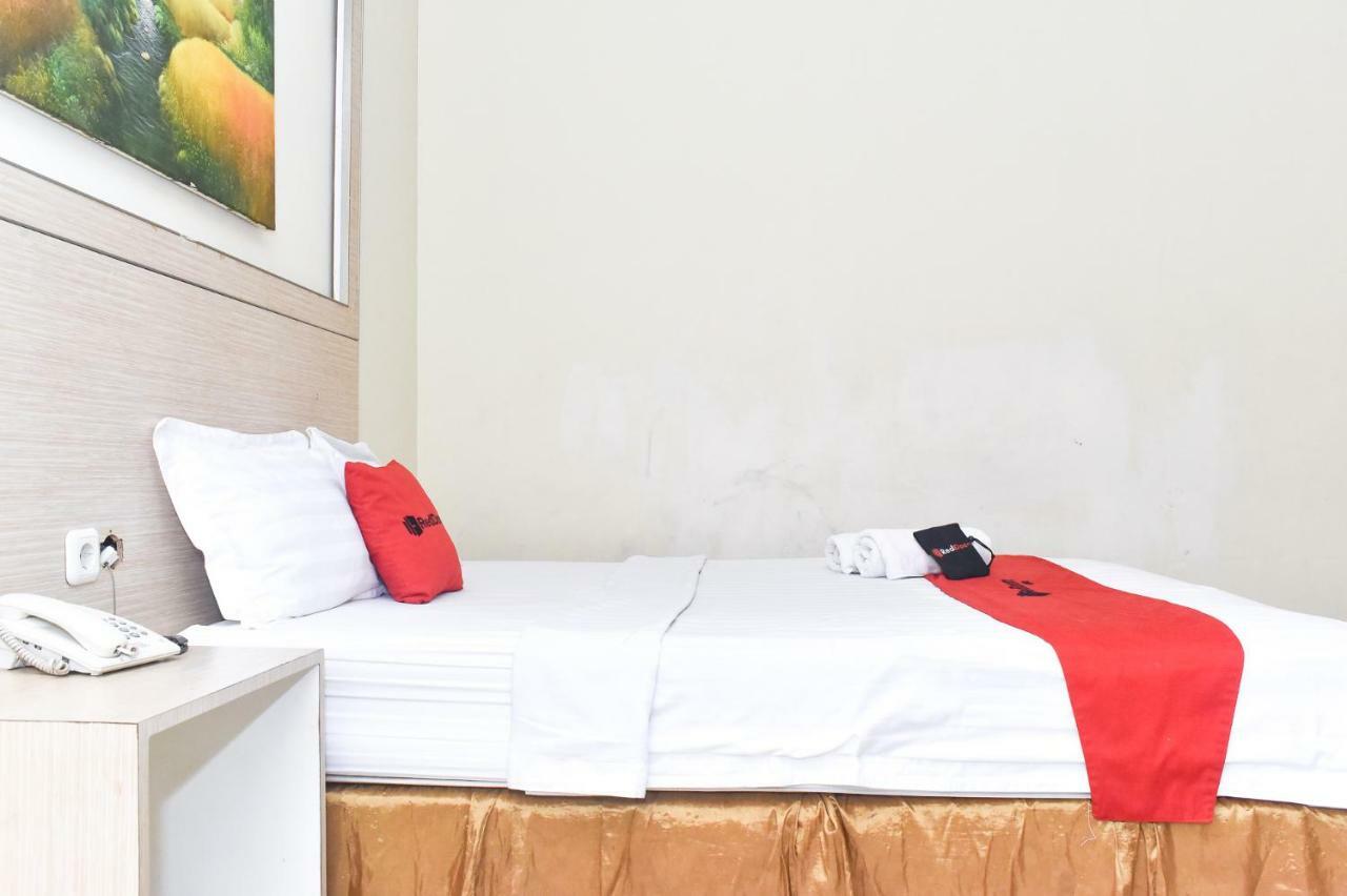 Reddoorz Plus Near Sultan Hasanuddin Airport Hotel Makassar Buitenkant foto