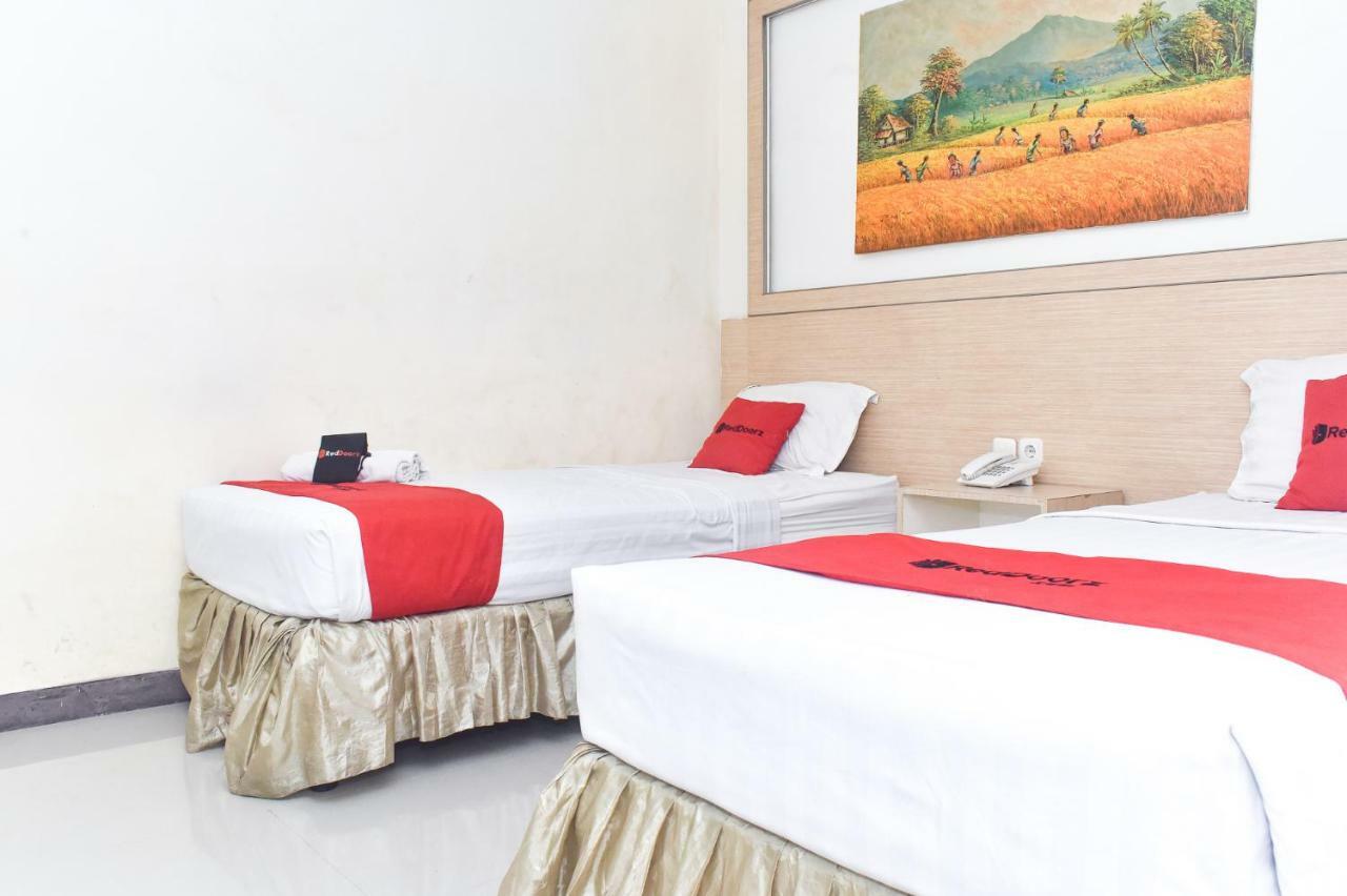 Reddoorz Plus Near Sultan Hasanuddin Airport Hotel Makassar Buitenkant foto