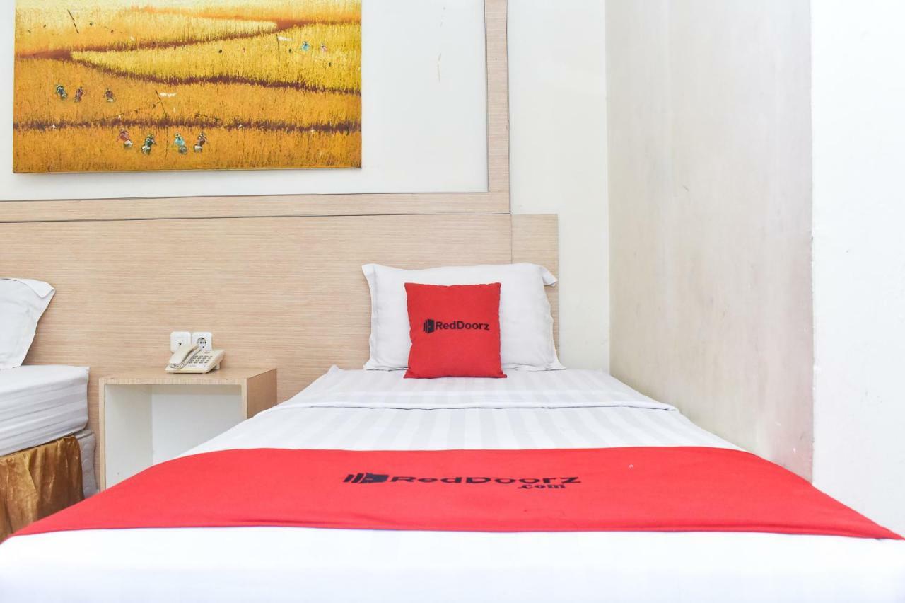 Reddoorz Plus Near Sultan Hasanuddin Airport Hotel Makassar Buitenkant foto